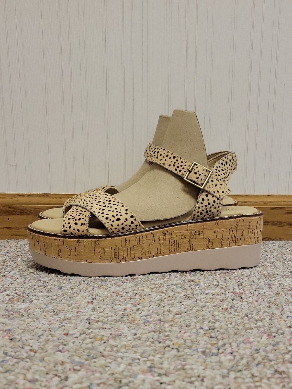 Corkys Fluffie Beige Wedge Cork-Platform Sandals Leather Sz 9. New Summer Vacay